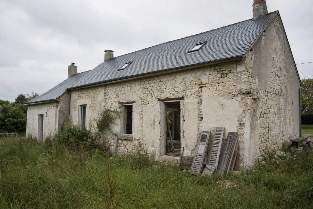 Maison ancienne en tuffeau à colombages que nous rénovons, Mayenne