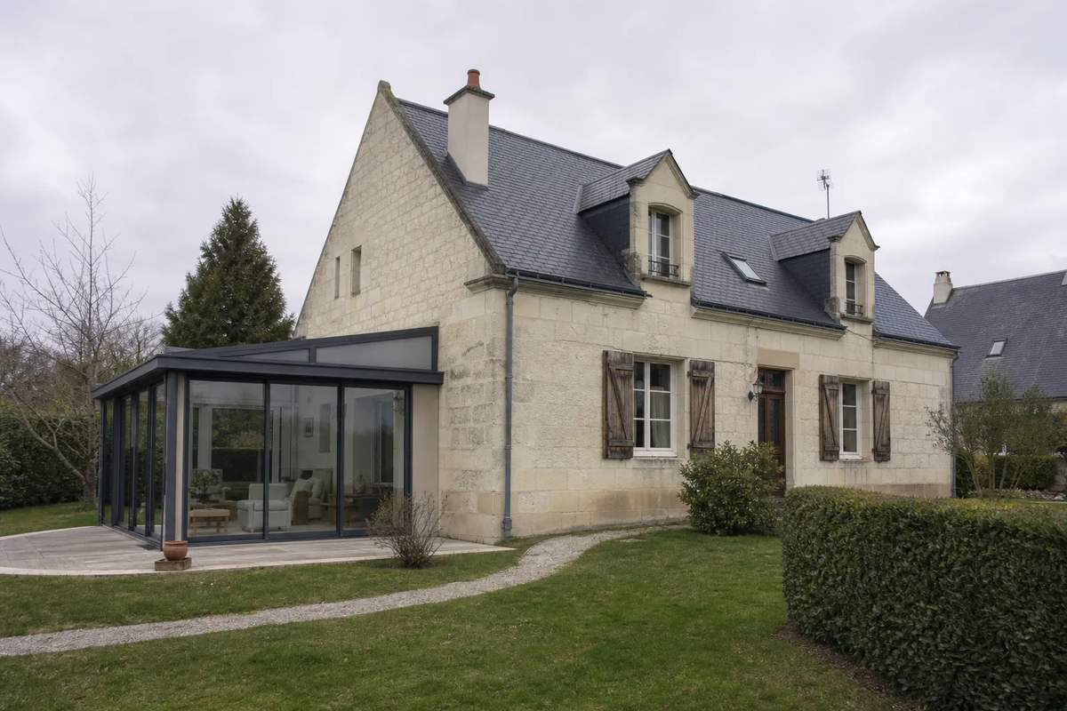 Pavillon des années 1990 avec véranda récente, Mayenne
